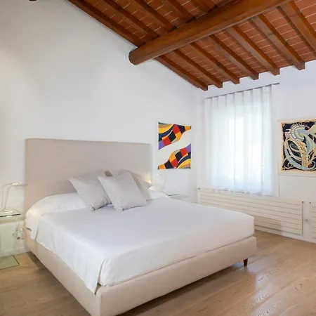 Walled Garden - The Tom's Private Oasis *